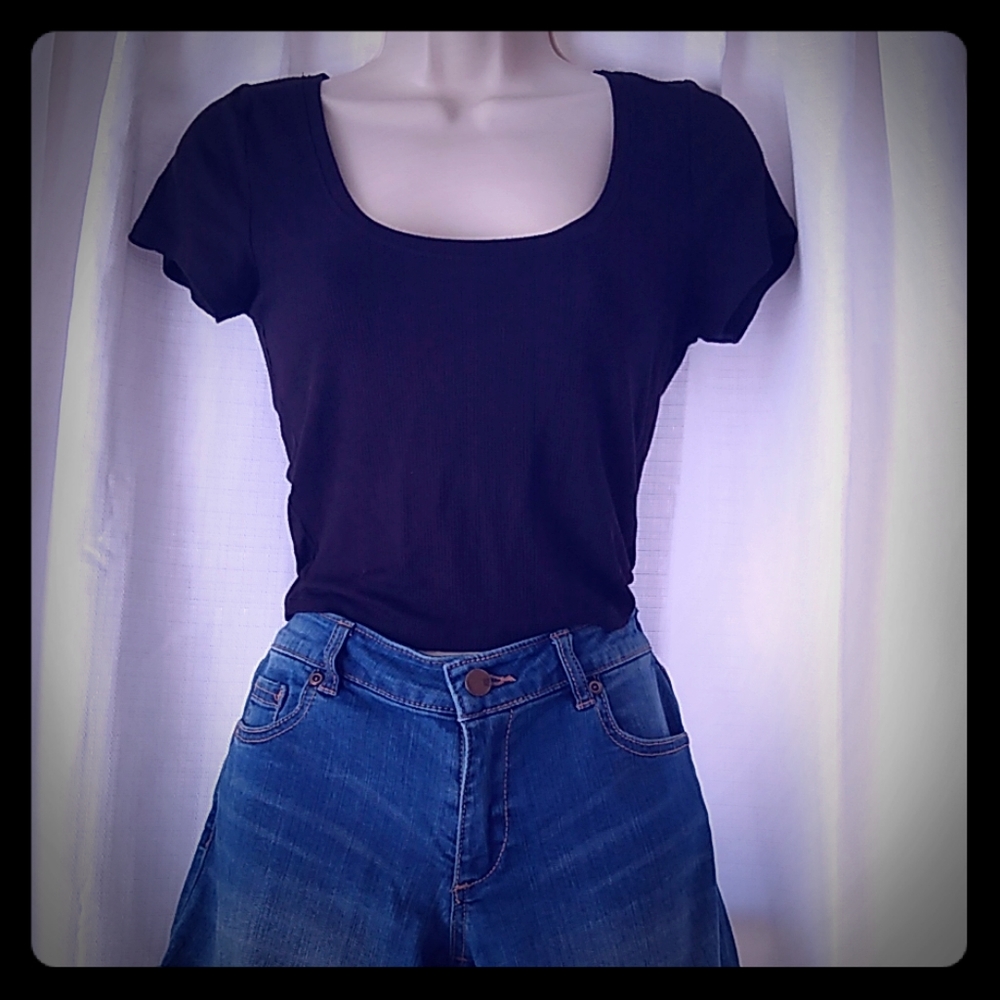 Cropped black ribbed T-shirt